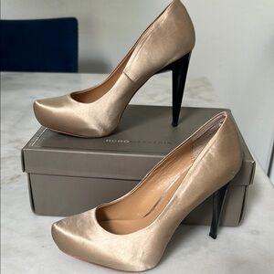 BCBGMaxAzria Tan and Gold Heels Elegant Pumps